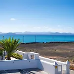 Beautiful Detached Lanzarote 3 Bedrooms Stacruz Bay Stunning Views & Close To Amenities Villa Playa Blanca (Lanzarote)