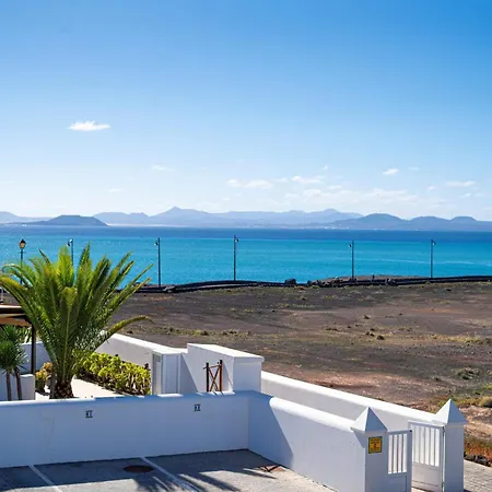Beautiful Detached Lanzarote 3 Bedrooms Stacruz Bay Stunning Views & Close To Amenities Villa Playa Blanca