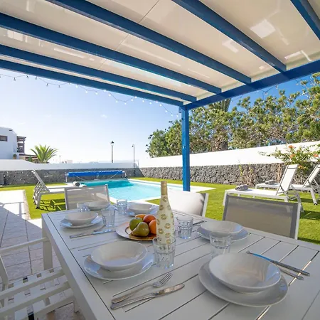 Villa Beautiful Detached Lanzarote 3 Bedrooms Stacruz Bay Stunning Views & Close To Amenities Playa Blanca