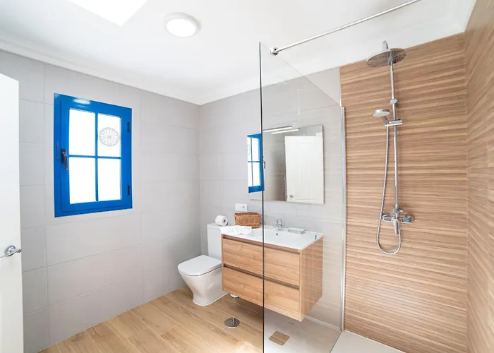 Galway Bay: Detached Lanzarote With Stunning Views